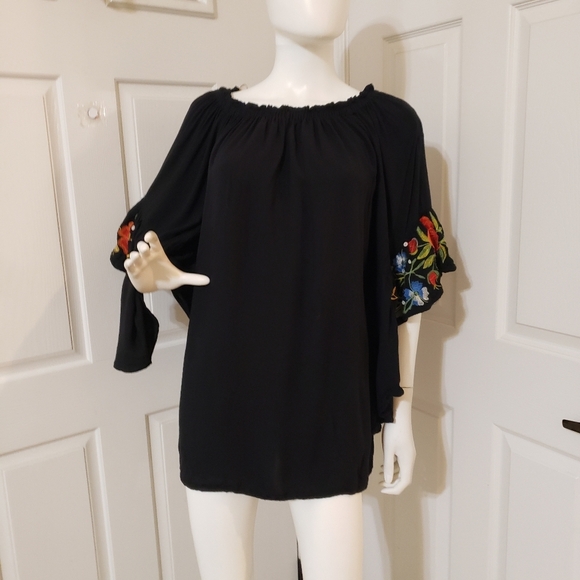Umgee Size Small Black Embroidered Women's Top - Picture 1 of 8